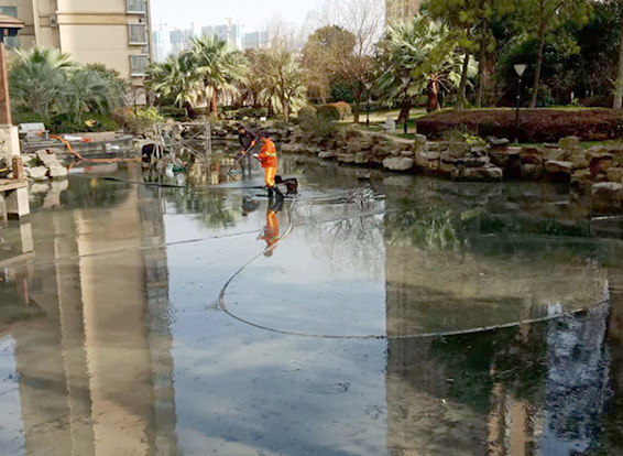 巴青景观池淤泥清理